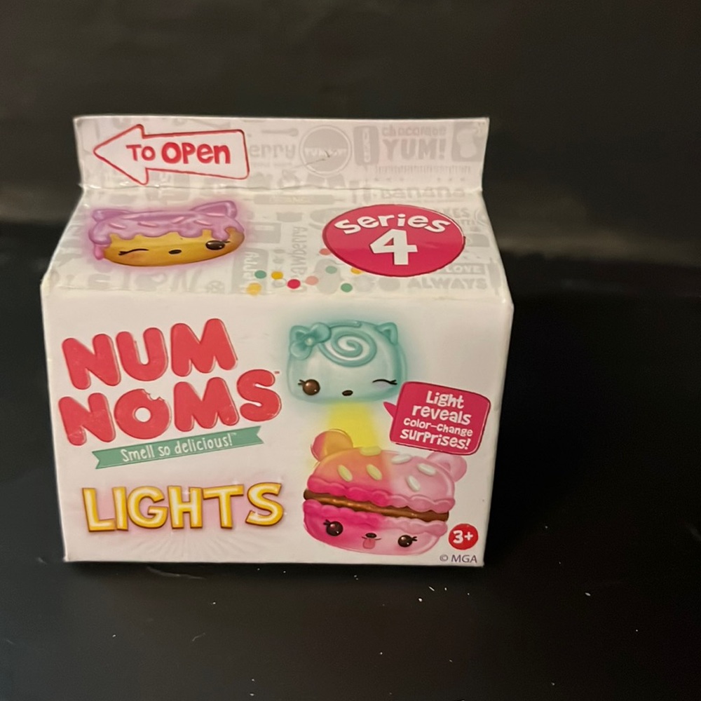 Num noms series 4 lights, mini figure new in box